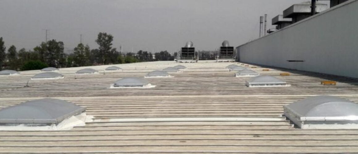 Renovación de Luz Natural Planta Automotriz Aislamientos y Más